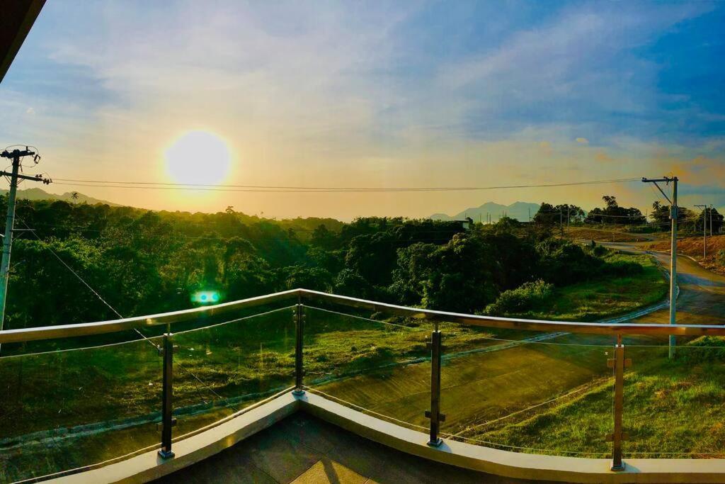 Overlooking Staycation At Sandari Batulao Тагайтай Экстерьер фото